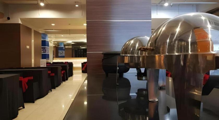 U Stay Hotel Mangga Besar جاكرتا المظهر الخارجي الصورة